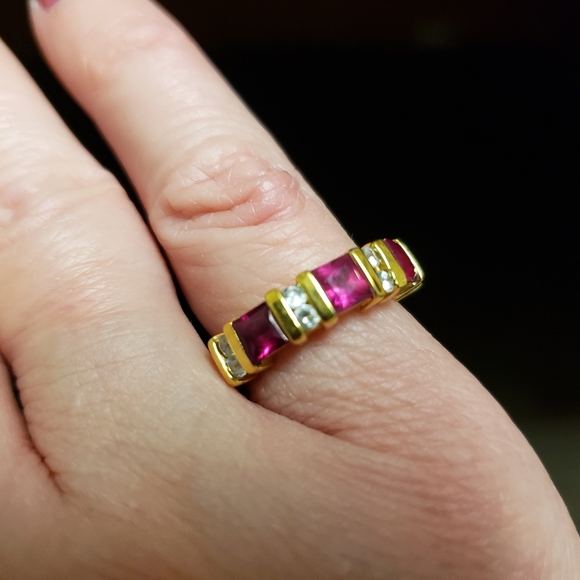 Avon womens ruby and clear cz ring size 5 - Picture 2 of 5